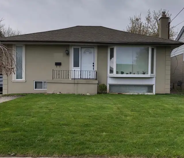 For Rent Large house 3 bedrooms Richmond Hill