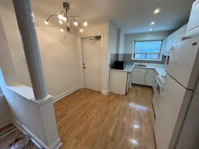 For Rent Large house 3 bedrooms Richmond Hill - Photo 6