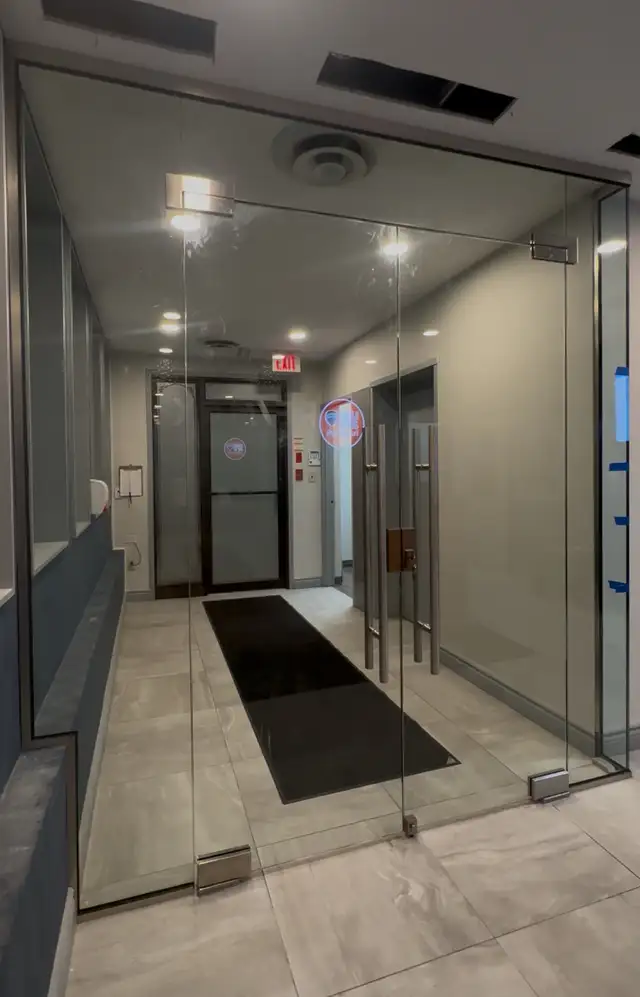 STAIR RAILING GLASS PARTITION OFFICE GLASS ENCLOSURE OFFICE DOOR - Photo 10