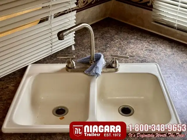 2010 JAYCO EAGLE 322FKS Travel Trailer - Photo 11