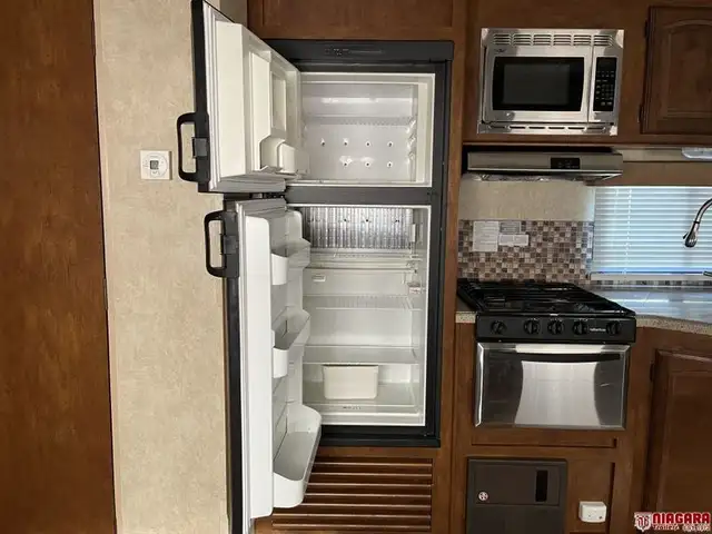 2014 FOREST RIVER SALEM HEMISPHERE 262RL Travel Trailer - Photo 11