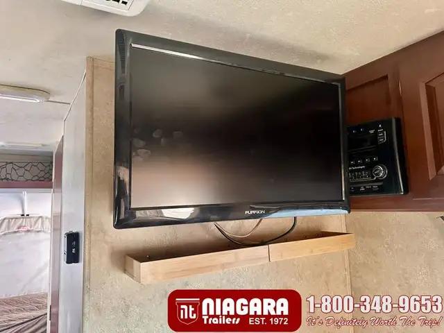 2015 FOREST RIVER FLAGSTAFF SHAMROCK 17 Hybrid - Photo 8