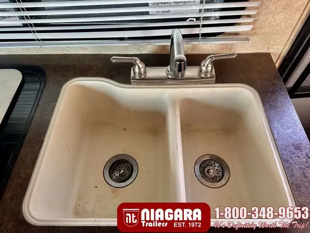 2015 FOREST RIVER FLAGSTAFF SHAMROCK 17 Hybrid - Photo 14