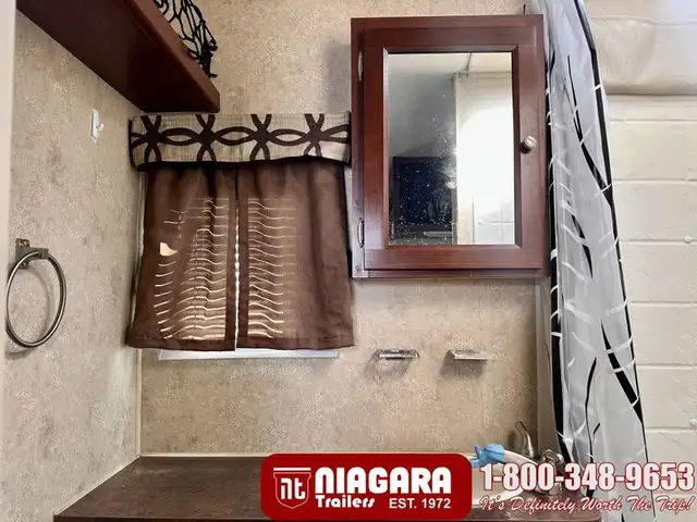 2015 FOREST RIVER FLAGSTAFF SHAMROCK 17 Hybrid - Photo 18