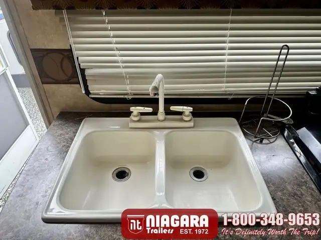 2010 JAYCO JAY FEATHER EXP 213 Hybrid - Photo 15