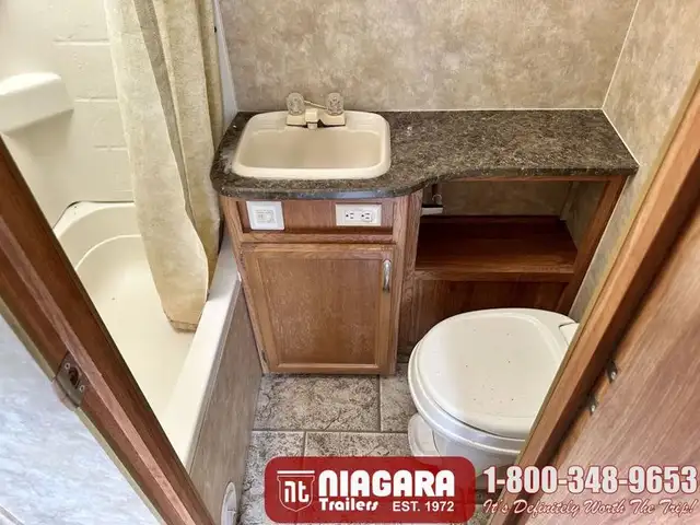 2010 JAYCO JAY FEATHER EXP 213 Hybrid - Photo 24