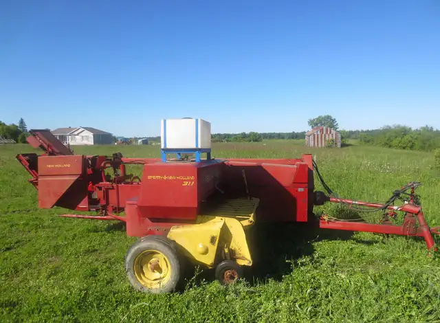 Presse à balles carrées NEW-HOLLAND 311 - Photo 3