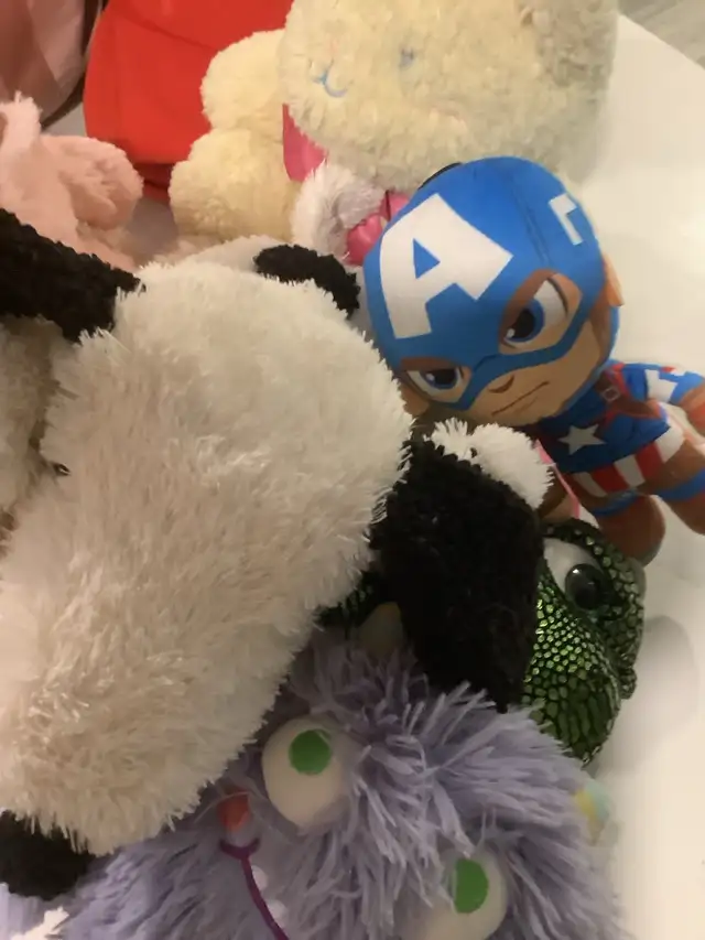 stuffed animals - Photo 2