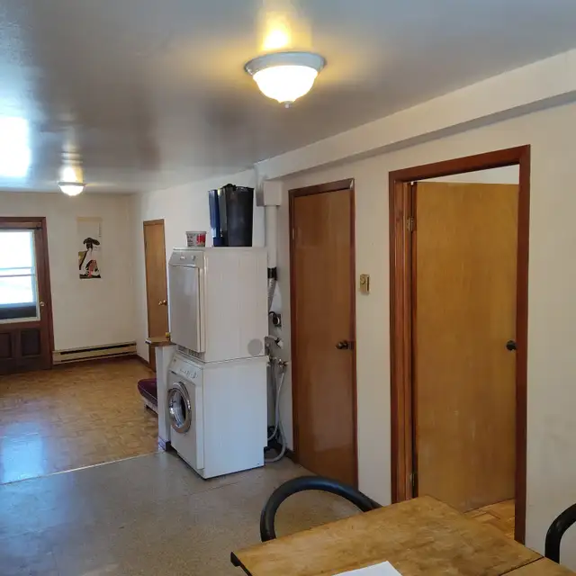 3.5 Mile End Plateau all included sublet $1250/month - Photo 2