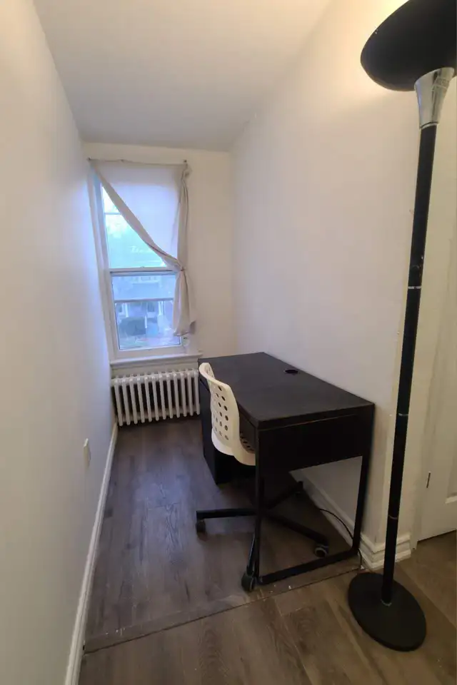 @Bloor, Ossington TTC, Room on 2nd Floor to Rent-2Min TTC Subway - Photo 2