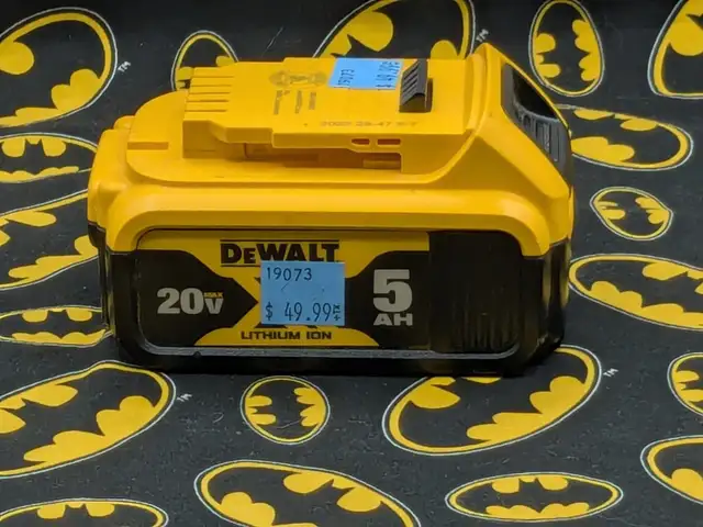Dewalt DCB205 5AH Battery 2022 (#19073) - Photo 2
