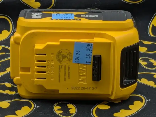 Dewalt DCB205 5AH Battery 2022 (#19073) - Photo 3