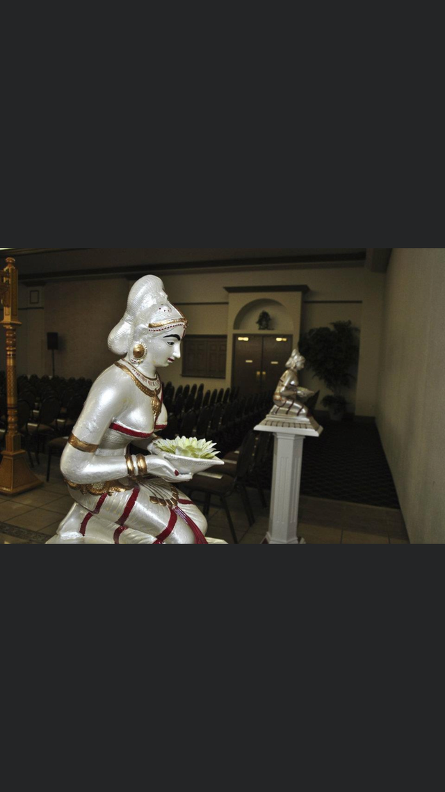 Ganesh Statues / Welcome Lady Statues & Doli for Rental - Photo 4