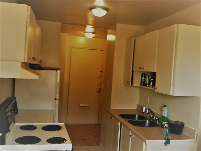 A large Private room- Weston Road- $850 - Photo 5