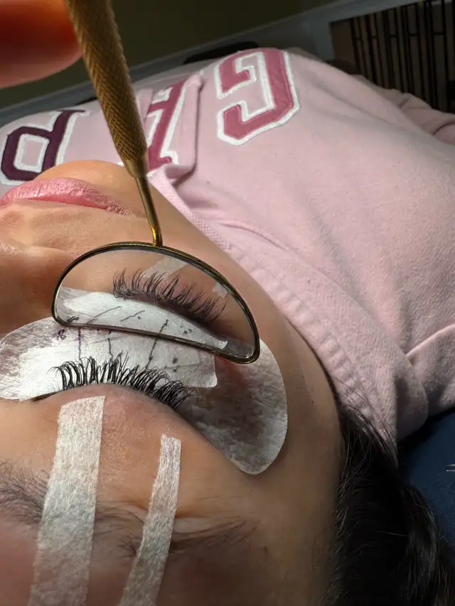 brampton lashes-Any lash set - Photo 2