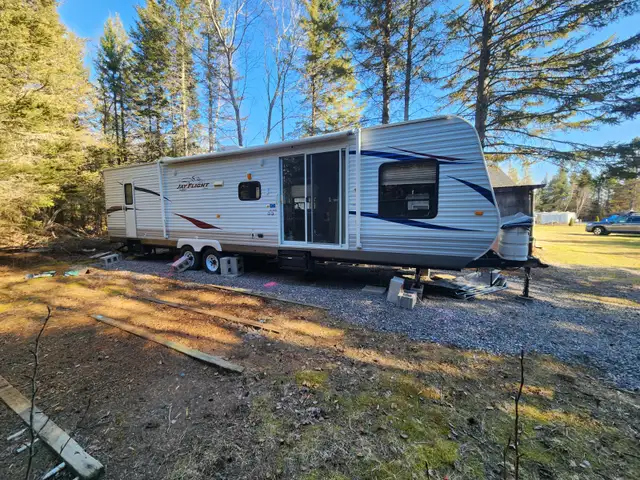 Selling 2011 Jayco 36BHS (Need gone fast)