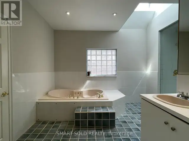 For Sale: Rare DT Detached   Coach House | Cabbagetown - Photo 9