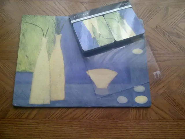 SET NEUF EN LIÈGE NAPPERONS 12'x16' 6 SOUS-VERRES 4'x4': $20.00