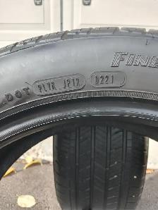2 tires GOODYEAR 215/50/R18 all season. - Photo 4