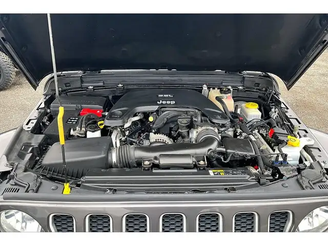 2019 Jeep WRANGLER UNLIMITED Sahara V6 | 6Spd Manual | Alpine NA - Photo 9