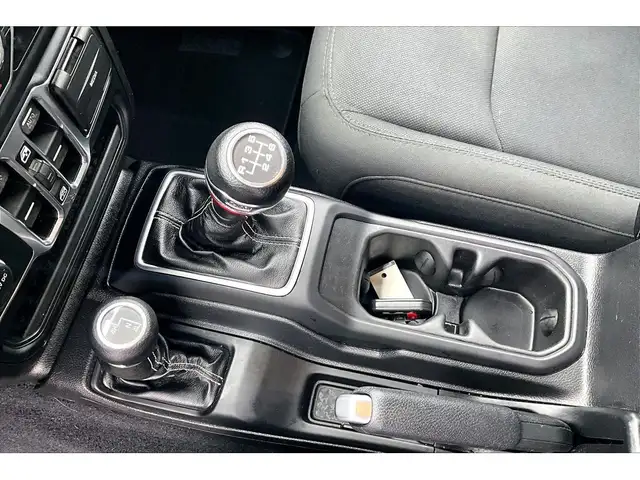 2019 Jeep WRANGLER UNLIMITED Sahara V6 | 6Spd Manual | Alpine NA - Photo 14