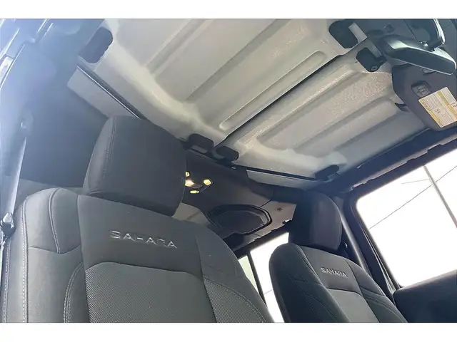 2019 Jeep WRANGLER UNLIMITED Sahara V6 | 6Spd Manual | Alpine NA - Photo 17