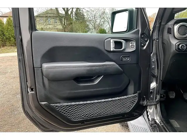 2019 Jeep WRANGLER UNLIMITED Sahara V6 | 6Spd Manual | Alpine NA - Photo 18