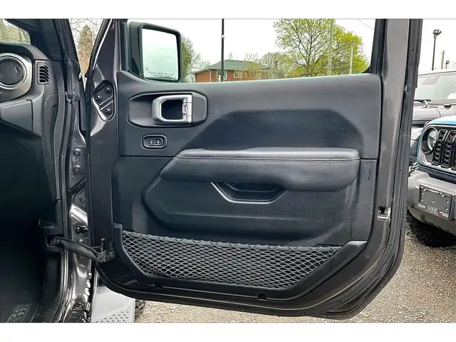 2019 Jeep WRANGLER UNLIMITED Sahara V6 | 6Spd Manual | Alpine NA - Photo 19