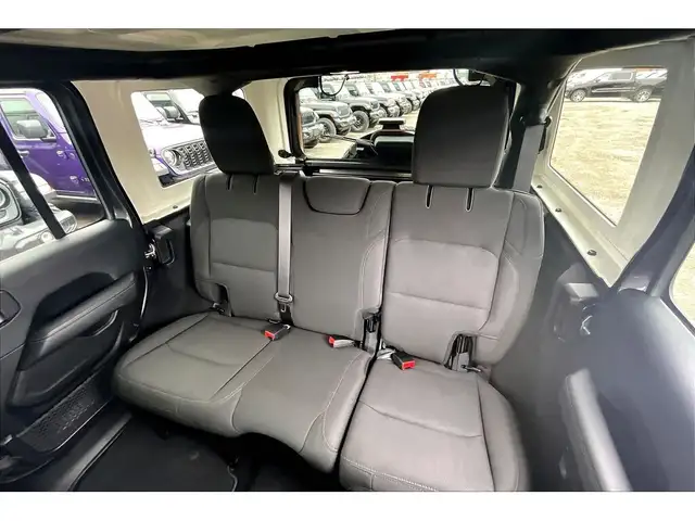 2019 Jeep WRANGLER UNLIMITED Sahara V6 | 6Spd Manual | Alpine NA - Photo 26