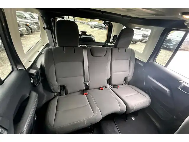 2019 Jeep WRANGLER UNLIMITED Sahara V6 | 6Spd Manual | Alpine NA - Photo 27