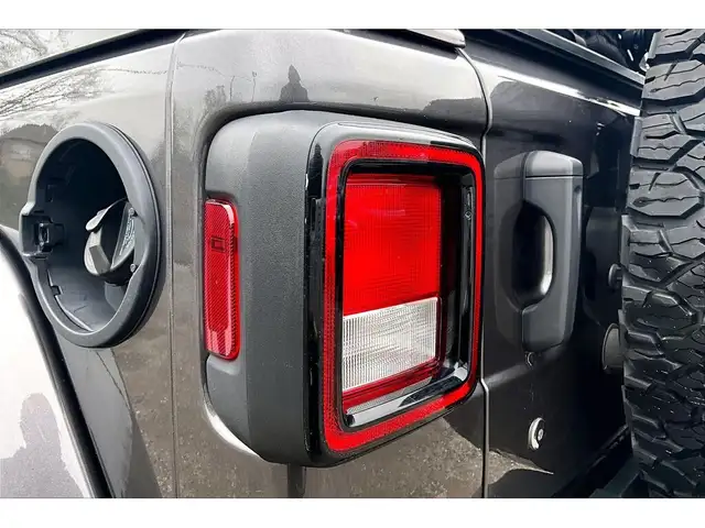 2019 Jeep WRANGLER UNLIMITED Sahara V6 | 6Spd Manual | Alpine NA - Photo 31