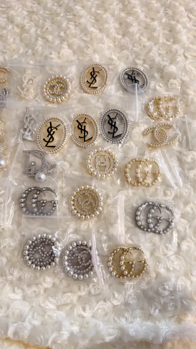 Broches de Marque - Photo 2