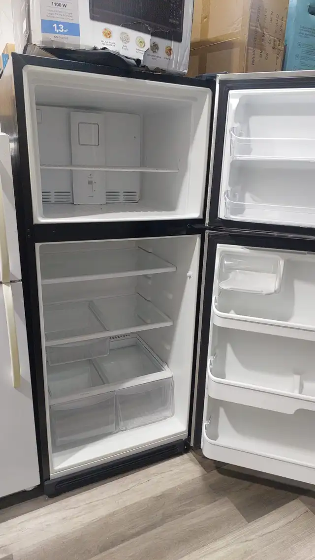 Fridge - 30 Frigidaire 20.4cu ft - Single Door- SS - Used - Photo 2