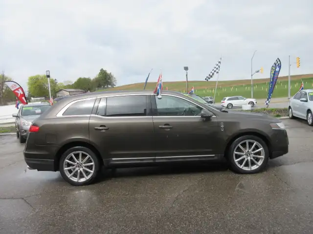 2011 Lincoln MKT MKT - Photo 5