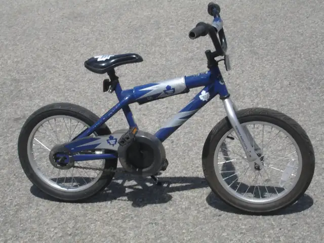 IT'S A BOY'S LEAF FAN ALMOST NEW 16' TORONTO MAPLE LEAF BIKE! - Photo 3