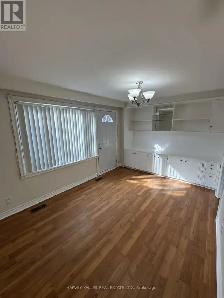 Three ROOMS $900 to 1,100 each shared side split Bathurst Manor - Photo 2