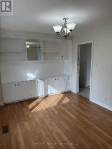 Three ROOMS $900 to 1,100 each shared side split Bathurst Manor - Photo 3