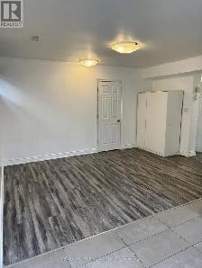 Three ROOMS $900 to 1,100 each shared side split Bathurst Manor - Photo 4