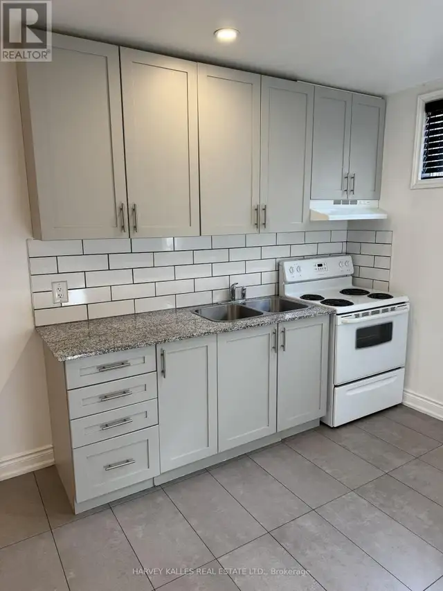 Three ROOMS $900 to 1,100 each shared side split Bathurst Manor - Photo 6