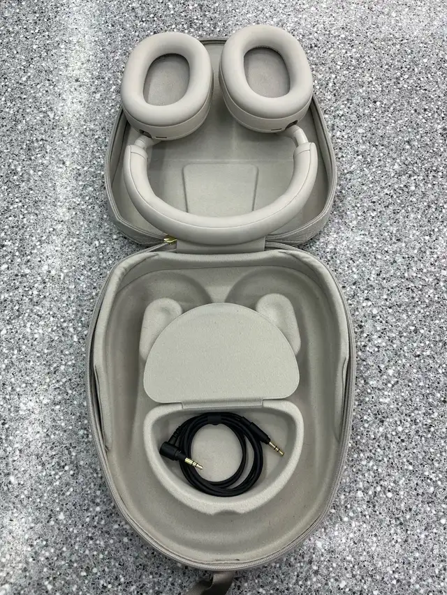 Sony WH-1000xM5 Wireless Headphones - Photo 3