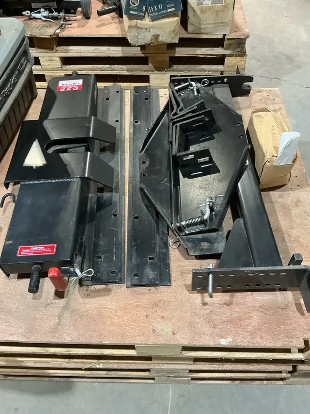 5th wheel hitch - Photo 3