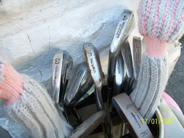 LADIES LEFT HAND GOLF CLUBS 11 clubs balls/tees $85/set. - Photo 7