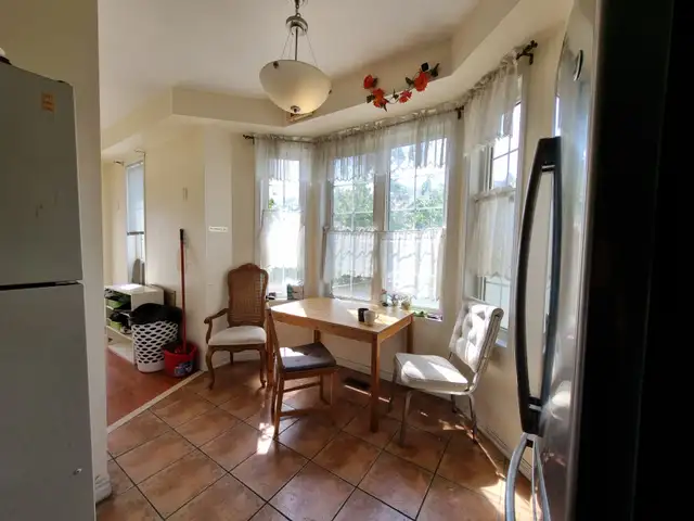 Cozy Bright Room Private Bath Parking @York University Village - Photo 10