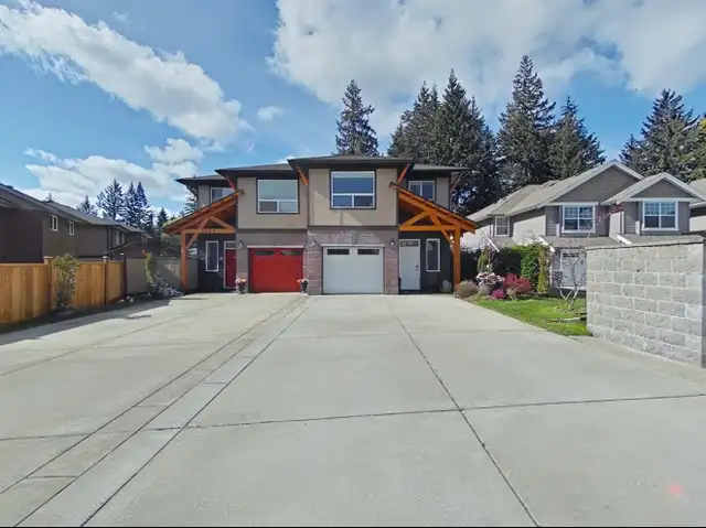 3 bed/3 bath, 1/2 duplex with garage