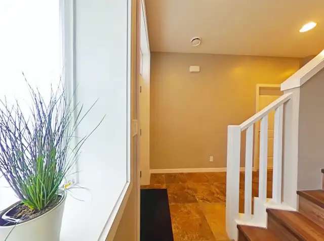 3 bed/3 bath, 1/2 duplex with garage - Photo 2