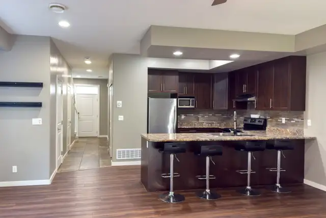 3 bed/3 bath, 1/2 duplex with garage - Photo 5