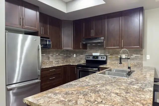 3 bed/3 bath, 1/2 duplex with garage - Photo 7