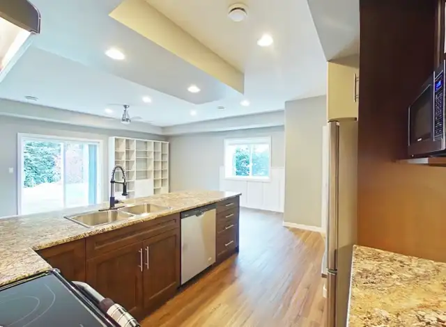 3 bed/3 bath, 1/2 duplex with garage - Photo 8