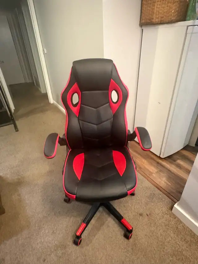 Free delivery used like new Ergonomic Gaming Chair Black & Red