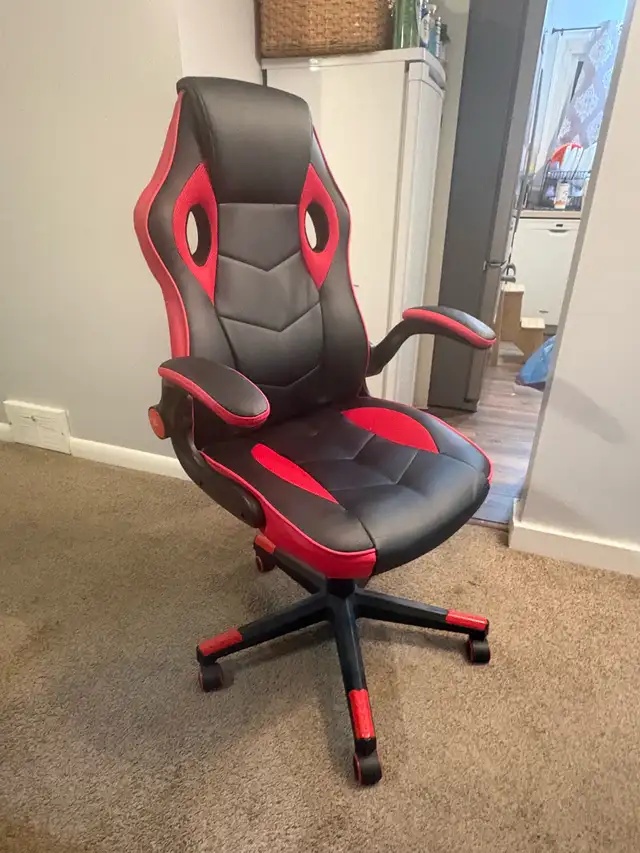 Free delivery used like new Ergonomic Gaming Chair Black & Red - Photo 2